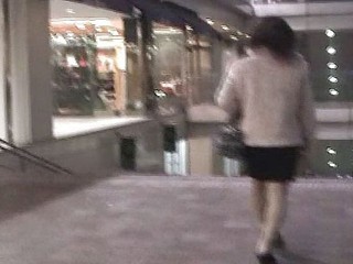 Candid video of a cute Japanese babe stinking going for a walk